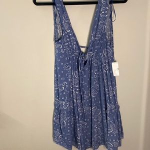 blue bandana print dress. low cut neckline. ocean drive. size medium.